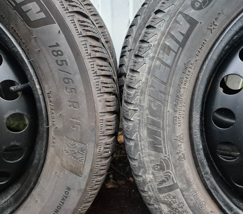 Pièces et services auto Loire St Etienne - Photos Vivastreet 4 roues hiver 185 65 15 88T Michelin Renault Clio 4
