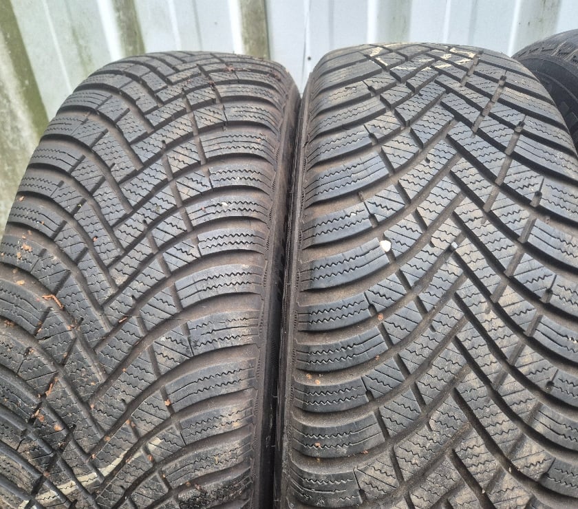 Pièces et services auto Loire St Etienne - Photos Vivastreet 4 roues hiver et été 225 55 17 Renault ou Citroën envoi