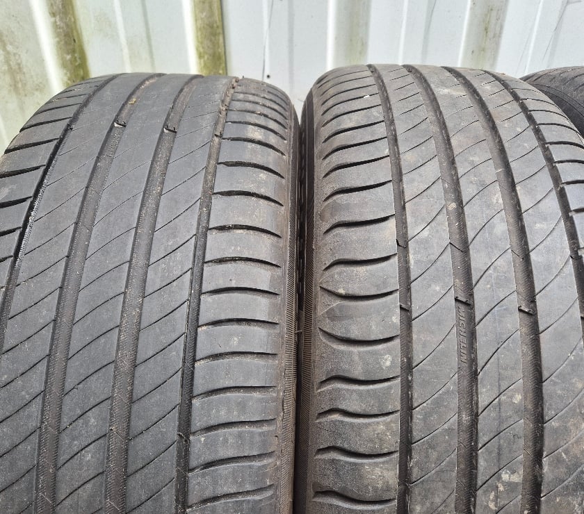 Pièces et services auto Loire St Etienne - Photos Vivastreet 4 roues hiver et été 225 55 17 Renault ou Citroën envoi
