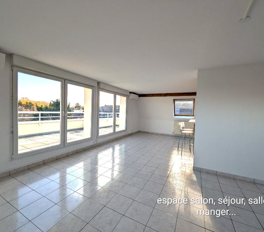 Appartements à vendre Haut-Rhin Mulhouse - Photos Vivastreet Superbe attique 142 m2 + garage ind. fermé + parking privé