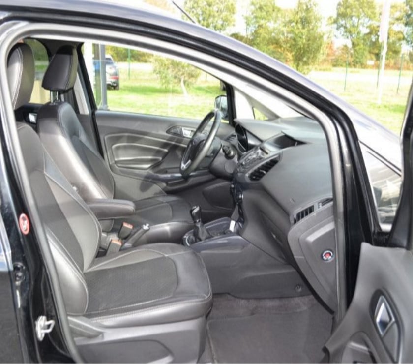 Voiture d'occasion Mayenne Laval - 53000 - Photos Vivastreet Ford Ecosport 1.5 TDCI 95CH FAP TITANIUM