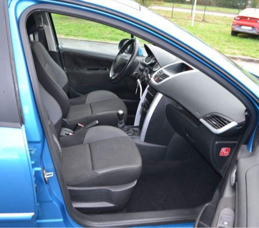 Voiture d'occasion Mayenne Laval - 53000 - Photos Vivastreet Peugeot 207 1.4 HDI FAP ACTIVE 5P