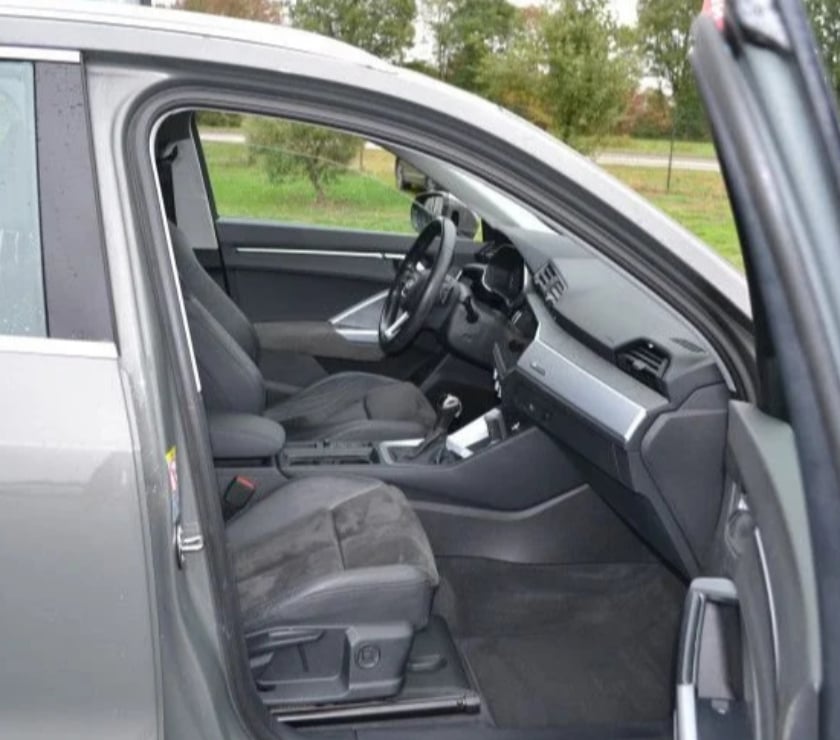Voiture d'occasion Mayenne Laval - 53000 - Photos Vivastreet Audi Q3 35 TDI 150CH DESIGN LUXE S TRONIC 7