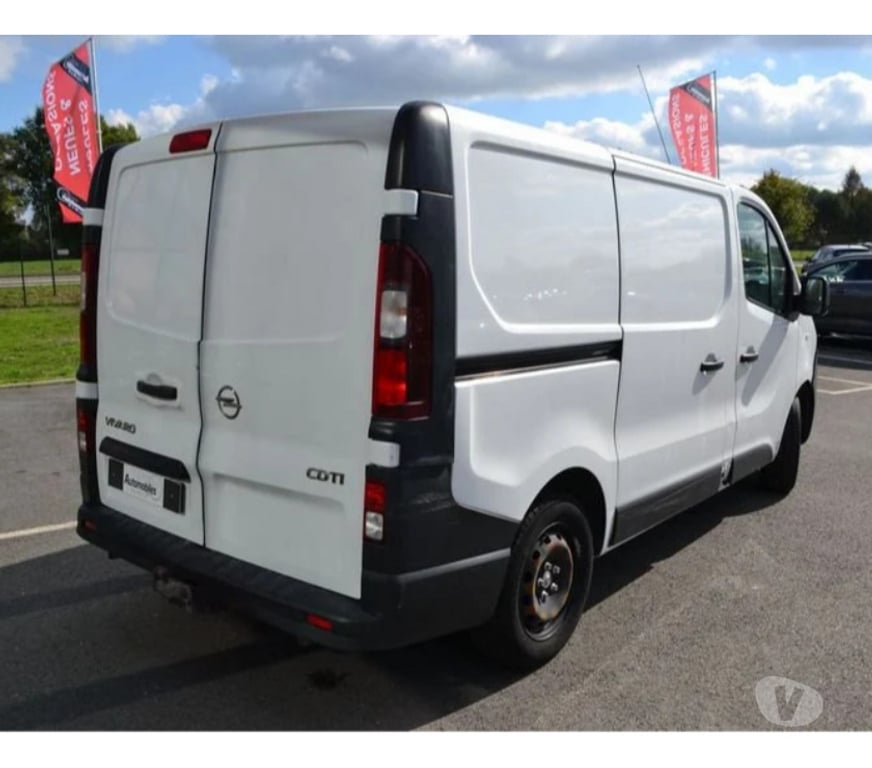 Véhicules commerciaux & utilitaires d'occasion Mayenne Laval - 53000 - Photos Vivastreet Opel Vivaro F2700 L1H1 1.6 CDTI 120