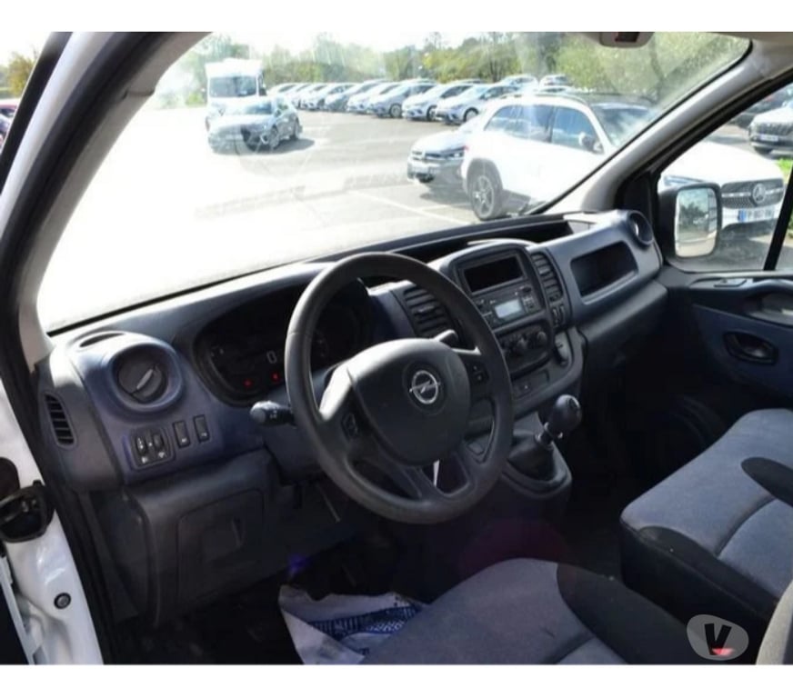 Véhicules commerciaux & utilitaires d'occasion Mayenne Laval - 53000 - Photos Vivastreet Opel Vivaro F2700 L1H1 1.6 CDTI 120
