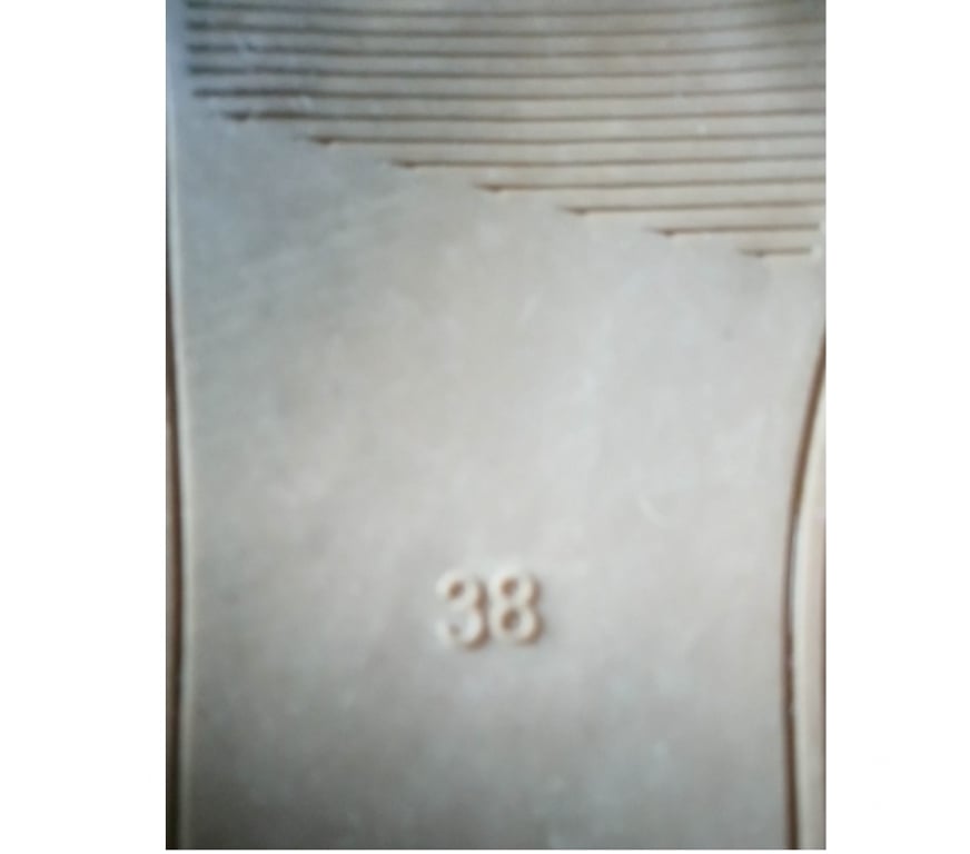 Chaussures Seine-Saint-Denis La Courneuve - 93120 - Photos Vivastreet Sandales nu-pieds