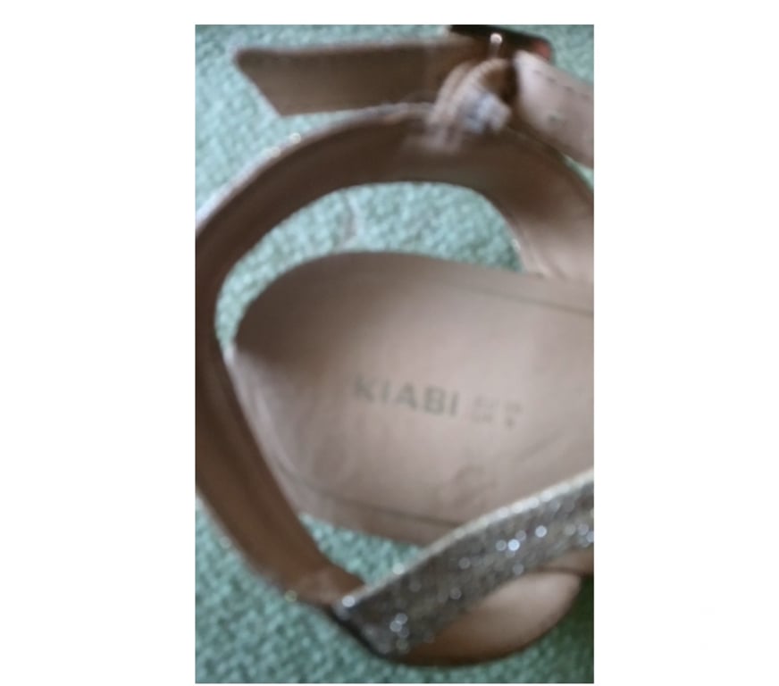Chaussures Seine-Saint-Denis La Courneuve - 93120 - Photos Vivastreet Sandales nu-pieds