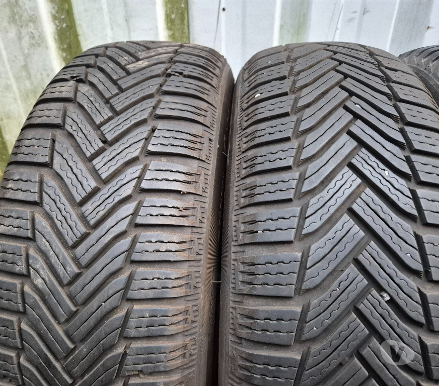Pièces et services auto Loire St Etienne - Photos Vivastreet 4 roues hiver 185 65 15 88T Michelin Renault Clio 4