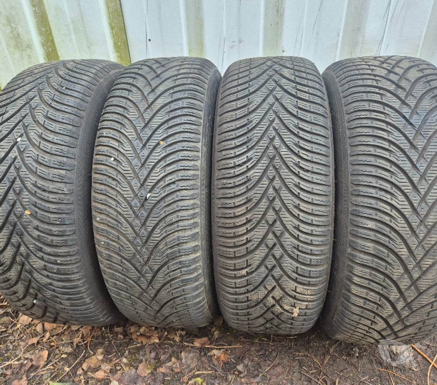 Pièces et services auto Loire St Etienne - Photos Vivastreet 2 ou 4 roues hiver 205 60 16 96H Kleber Renault Scenic