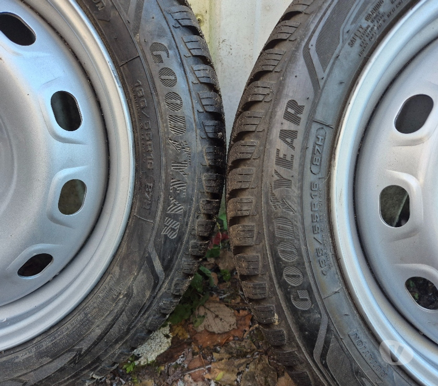 Pièces et services auto Loire St Etienne - Photos Vivastreet 2 roues hiver 195 55 16 87H Goodyear Dacia Duster