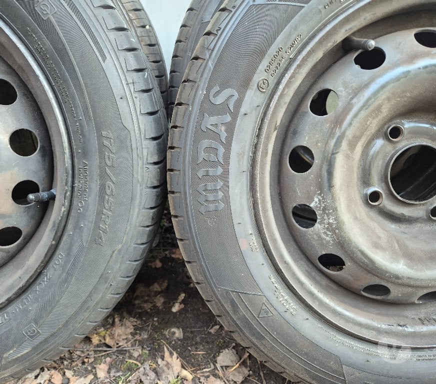 Pièces et services auto Loire St Etienne - Photos Vivastreet 4 roues été Renault ou Peugeot 175 65 14 82T envoi rapide