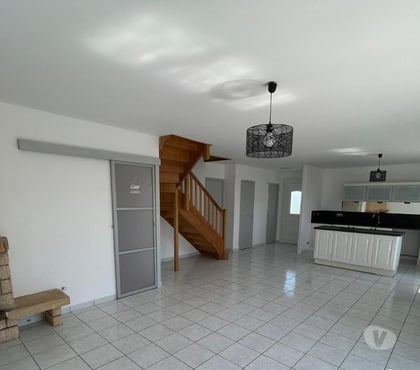 Location meuble St Berthevin Mayenne - Photos Vivastreet Maison 5 pièces 84 m² 53940 Saint-Berthevin
