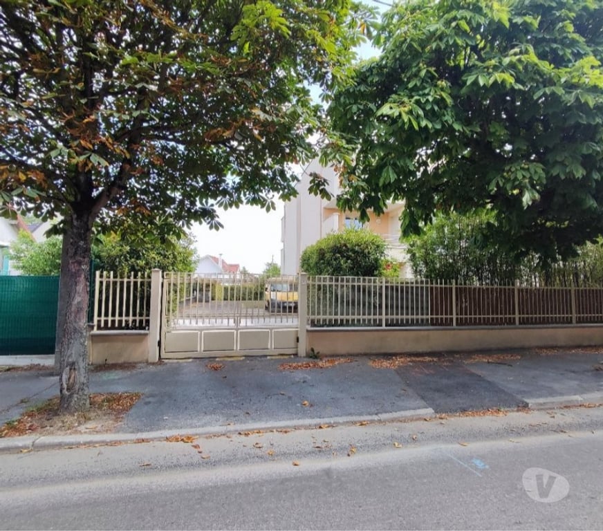 Parkings - Garages Val-de-Marne Champigny sur Marne - 94500 - Photos Vivastreet Champigny sur Marne (94500): Grande place de parking handica