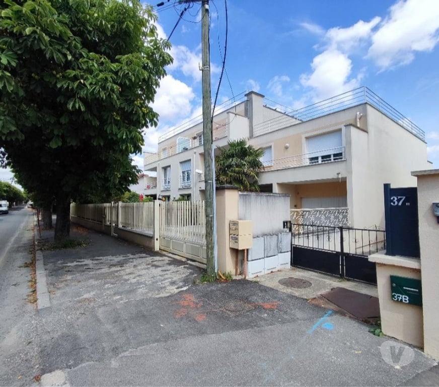 Parkings - Garages Val-de-Marne Champigny sur Marne - 94500 - Photos Vivastreet Champigny sur Marne (94500): Grande place de parking handica
