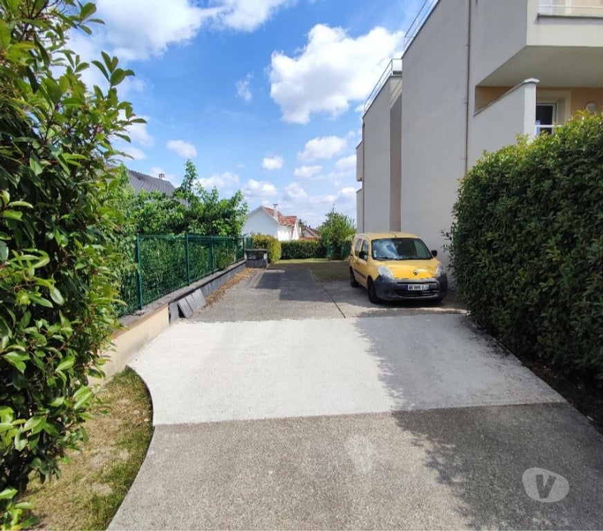 Parkings - Garages Val-de-Marne Champigny sur Marne - 94500 - Photos Vivastreet Champigny sur Marne (94500): Grande place de parking handica