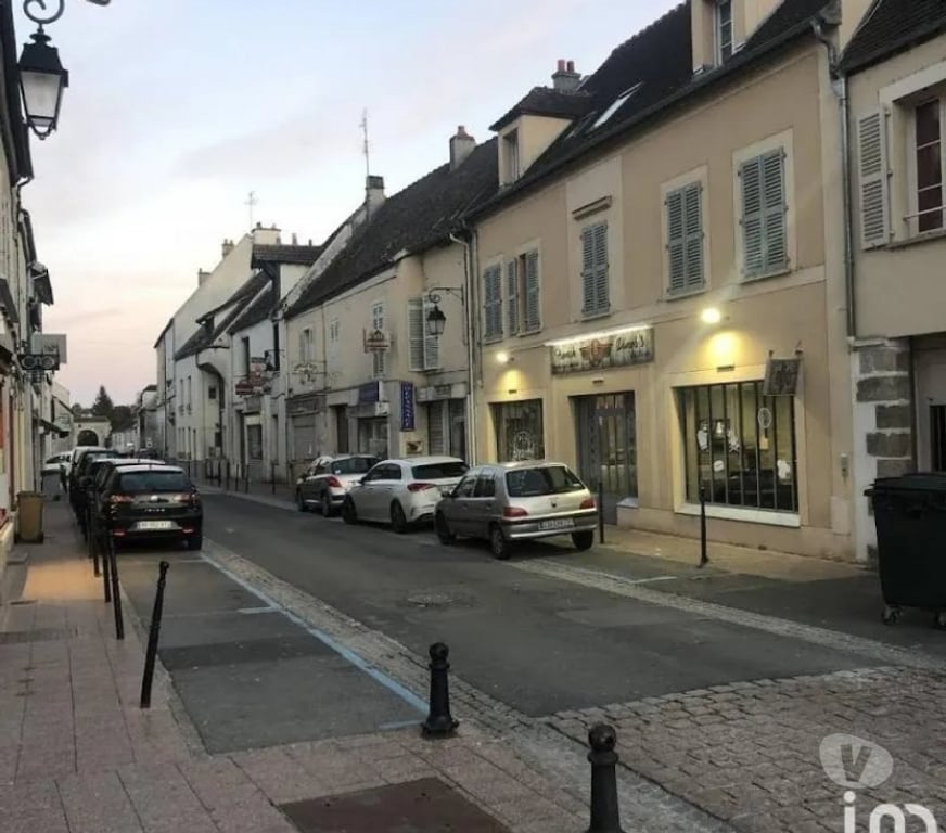 Parkings - Garages Seine-et-Marne Fontenay Tresigny - 77610 - Photos Vivastreet Location box - Cave de 3.80 m² Fontenay-Trésigny (77610)