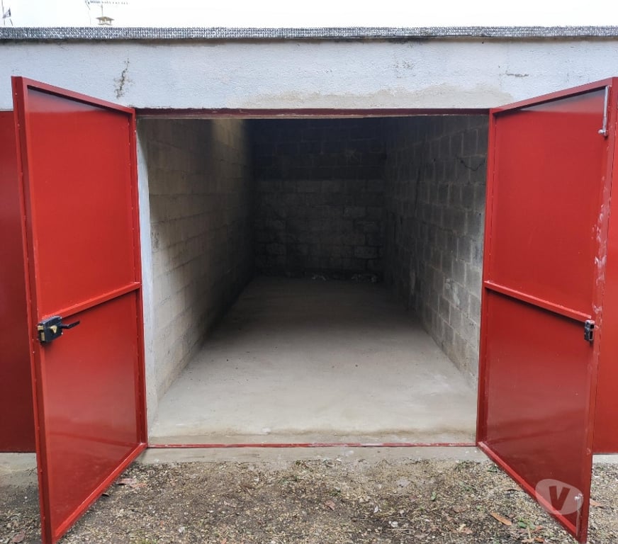 Parkings - Garages Essonne Ste Genevieve des Bois - 91700 - Photos Vivastreet Sainte Gennevières des Bois : espace de stockage de 47 m²