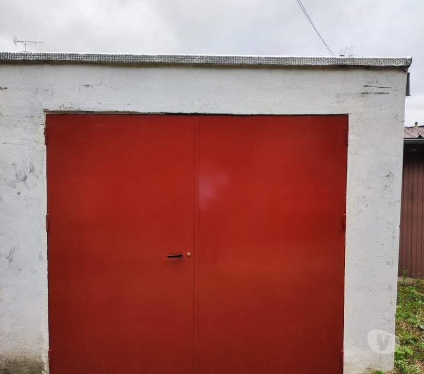 Parkings - Garages Essonne Ste Genevieve des Bois - 91700 - Photos Vivastreet Sainte Gennevières des Bois : espace de stockage de 47 m²