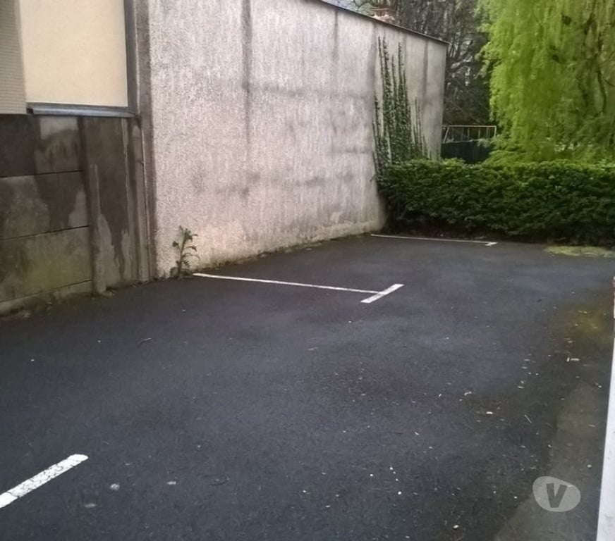 Parkings - Garages Essonne Ste Genevieve des Bois - 91700 - Photos Vivastreet Grande place de parking (10 mètres de long)spéciale camion