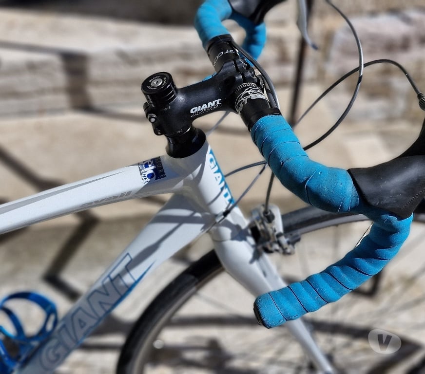 Matériel de sport Cher St Pierre les Etieux - 18210 - Photos Vivastreet Vélo de course Giant AluXX SL6000, équipé de tubes butted