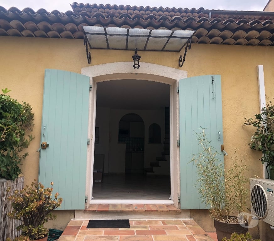Location maison Alpes-Maritimes Le Cannet - 06110 - Photos Vivastreet Jolie peite maison mitoyenne 2P vide 47m2 en duplex