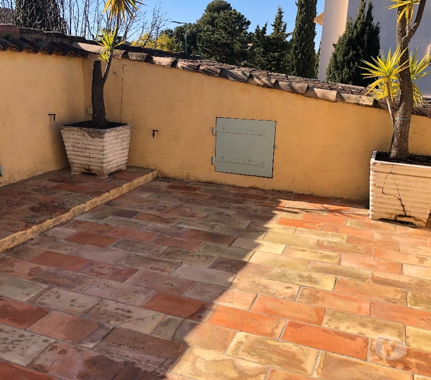 Location maison Alpes-Maritimes Le Cannet - 06110 - Photos Vivastreet Jolie peite maison mitoyenne 2P vide 47m2 en duplex