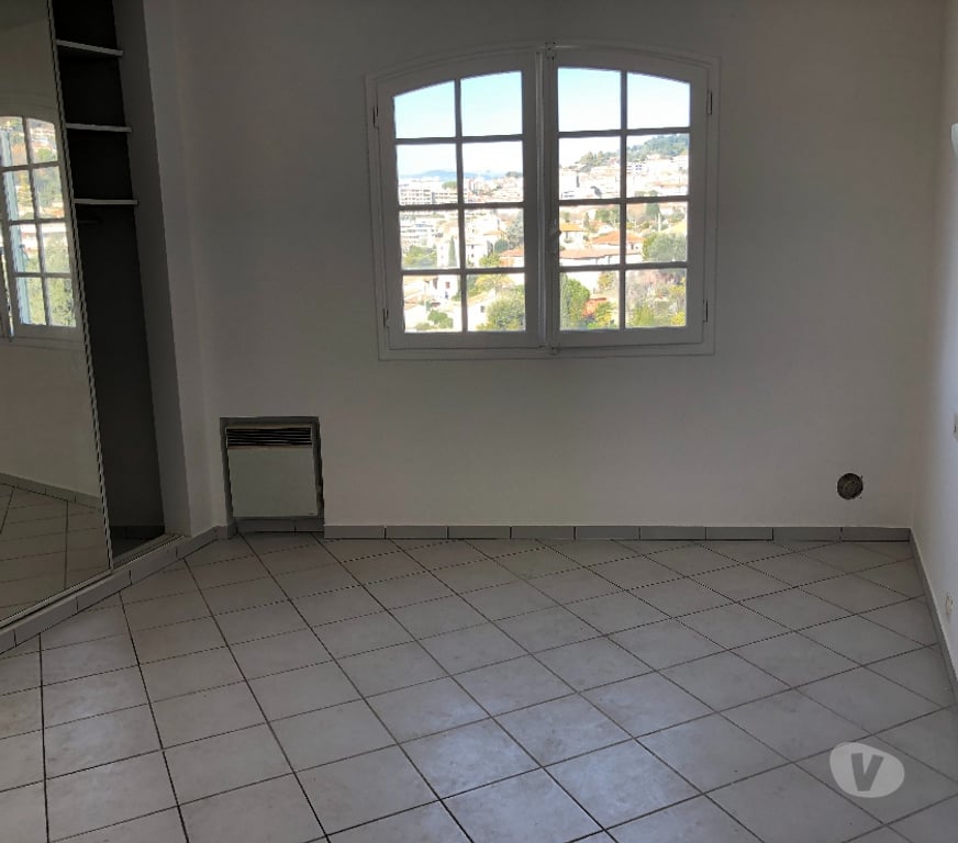 Location maison Alpes-Maritimes Le Cannet - 06110 - Photos Vivastreet Jolie peite maison mitoyenne 2P vide 47m2 en duplex
