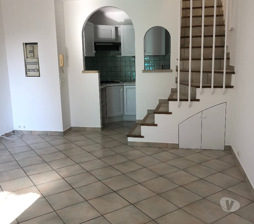 Location maison Alpes-Maritimes Le Cannet - 06110 - Photos Vivastreet Jolie peite maison mitoyenne 2P vide 47m2 en duplex