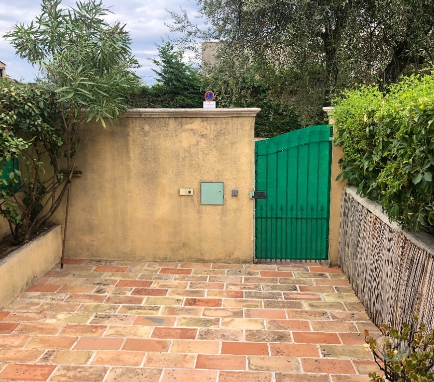 Location maison Alpes-Maritimes Le Cannet - 06110 - Photos Vivastreet Jolie peite maison mitoyenne 2P vide 47m2 en duplex
