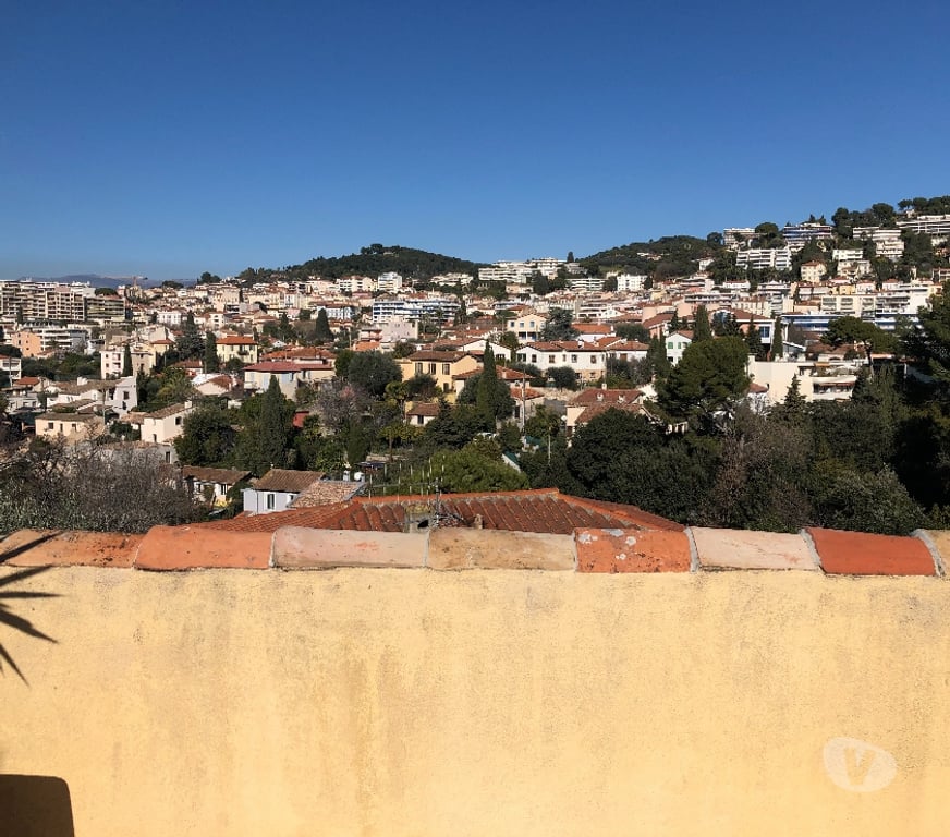 Location maison Alpes-Maritimes Le Cannet - 06110 - Photos Vivastreet Jolie peite maison mitoyenne 2P vide 47m2 en duplex