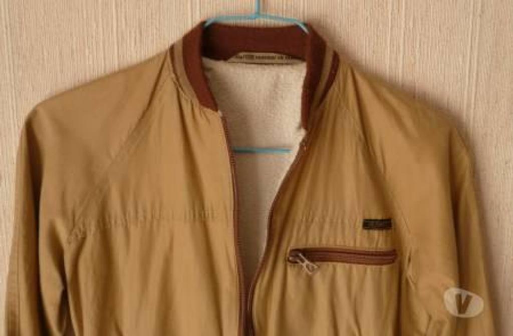 Vêtements occasion Seine-et-Marne Meaux - 77100 - Photos Vivastreet BLOUSON garçon 10 ans (style Teddy)