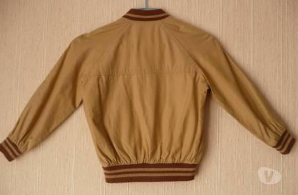 Vêtements occasion Seine-et-Marne Meaux - 77100 - Photos Vivastreet BLOUSON garçon 10 ans (style Teddy)