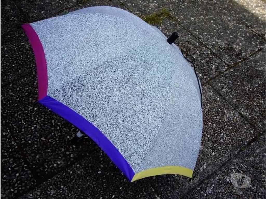 Accessoires - Bagagerie Bas-Rhin Bouxwiller - 67330 - Photos Vivastreet Divers Parapluies et Parapluies Canne - Neufs à 2 € pc