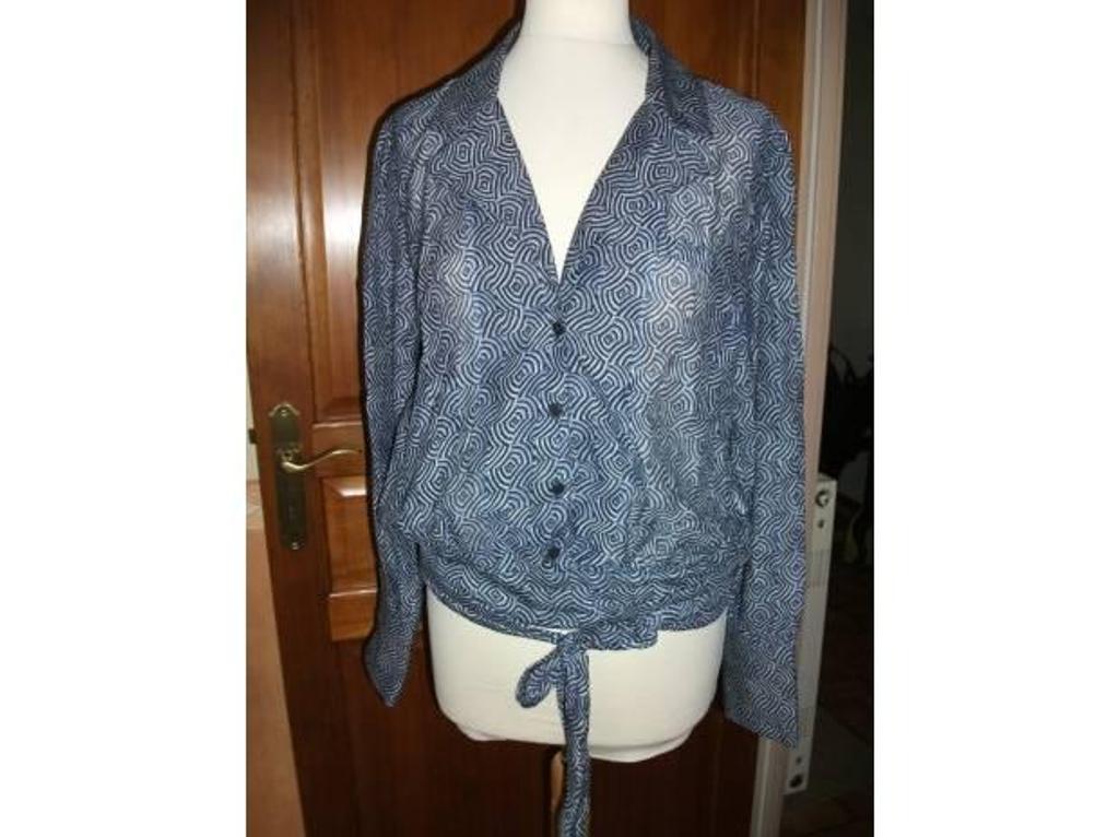 Vêtements occasion Haut-Rhin Balgau - 68740 - Photos Vivastreet très joli chemisier sexy taille 44 TANAIS (Allande)