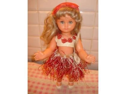 Jeux - Jouets Fontenay le Fleury Yvelines - Photos Vivastreet Poupée BELLA des années 1970 avec vêtements d'orig