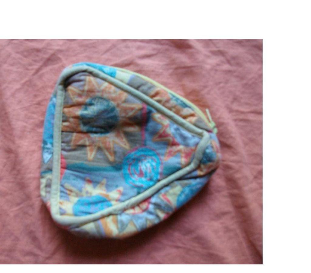 Accessoires - Bagagerie Bas-Rhin Bouxwiller - 67330 - Photos Vivastreet TROUSSES de MAQUILLAGE à 0,50 € pc