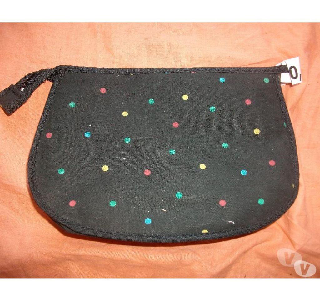 Accessoires - Bagagerie Bas-Rhin Bouxwiller - 67330 - Photos Vivastreet Trousses de TOILETTE Femme de 0,35 € à 1 €