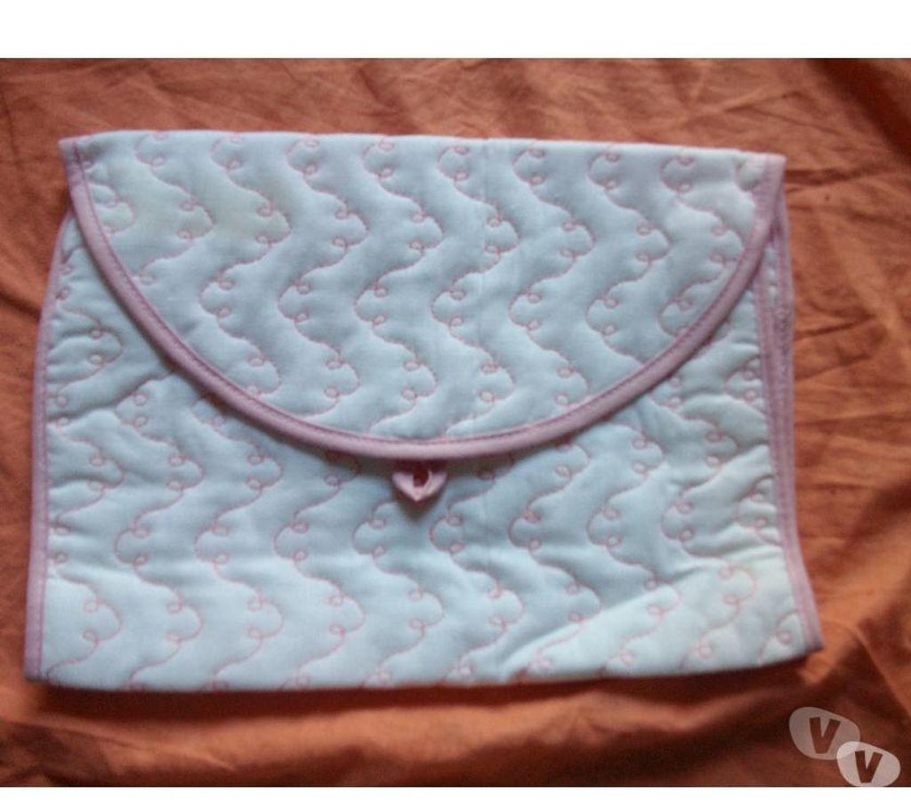 Accessoires - Bagagerie Bas-Rhin Bouxwiller - 67330 - Photos Vivastreet Trousses de TOILETTE Femme de 0,35 € à 1 €