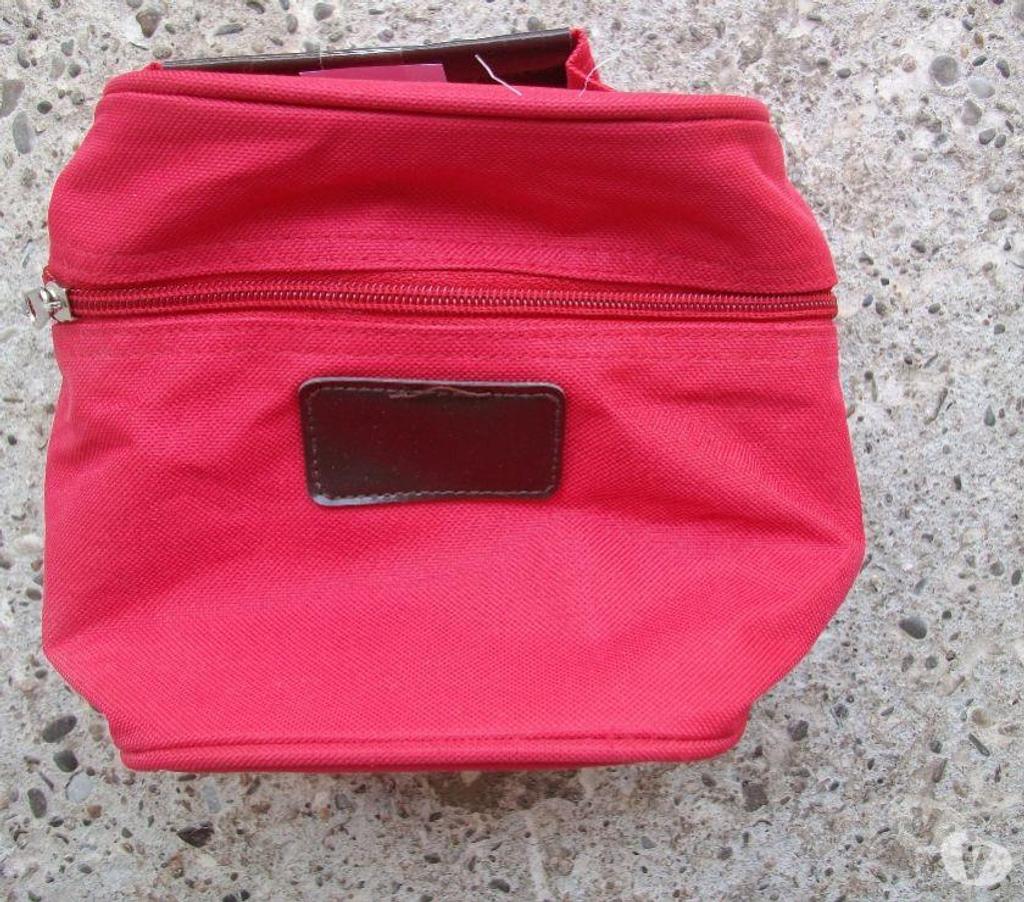 Accessoires - Bagagerie Bas-Rhin Bouxwiller - 67330 - Photos Vivastreet Trousses de TOILETTE Femme de 0,35 € à 1 €