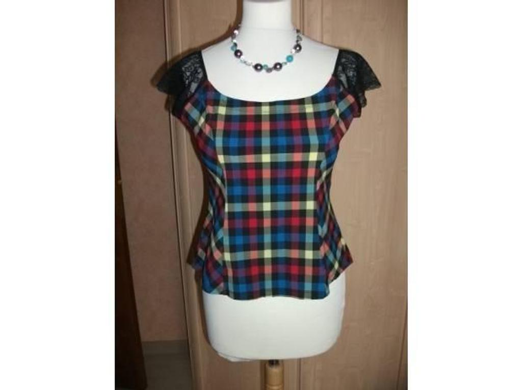 Vêtements occasion Haut-Rhin Colmar - 68000 - Photos Vivastreet top taille 2 (38-40) CHARLOTT'