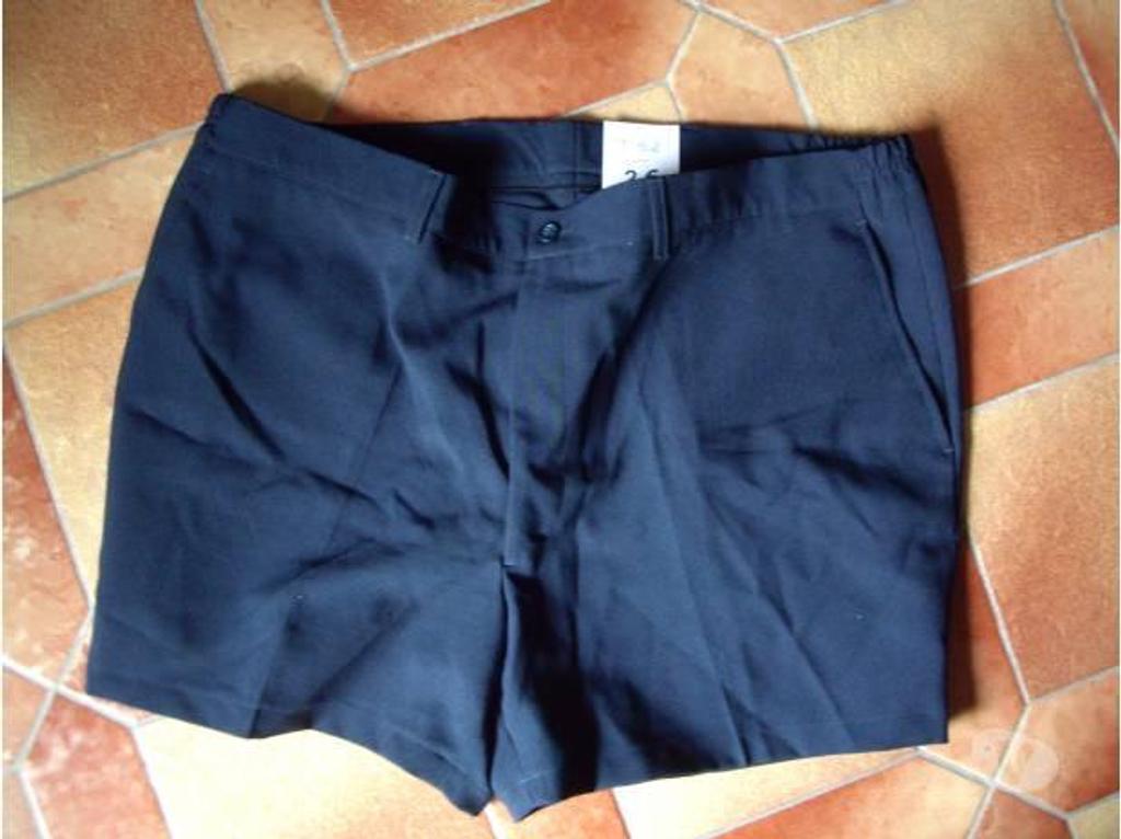 Vêtements occasion Bas-Rhin Bouxwiller - 67330 - Photos Vivastreet Shorts pour Homme à 1 € et 2 €