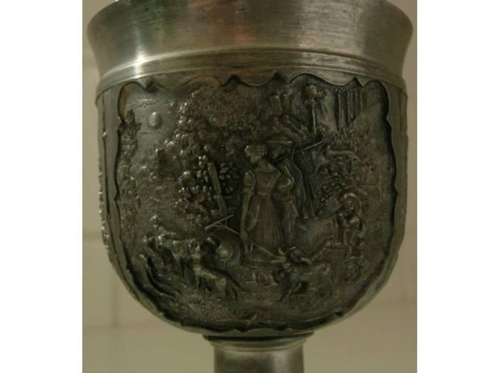 Collection Seine-et-Marne Meaux - 77100 - Photos Vivastreet CALICE ou CIBOIRE en étain