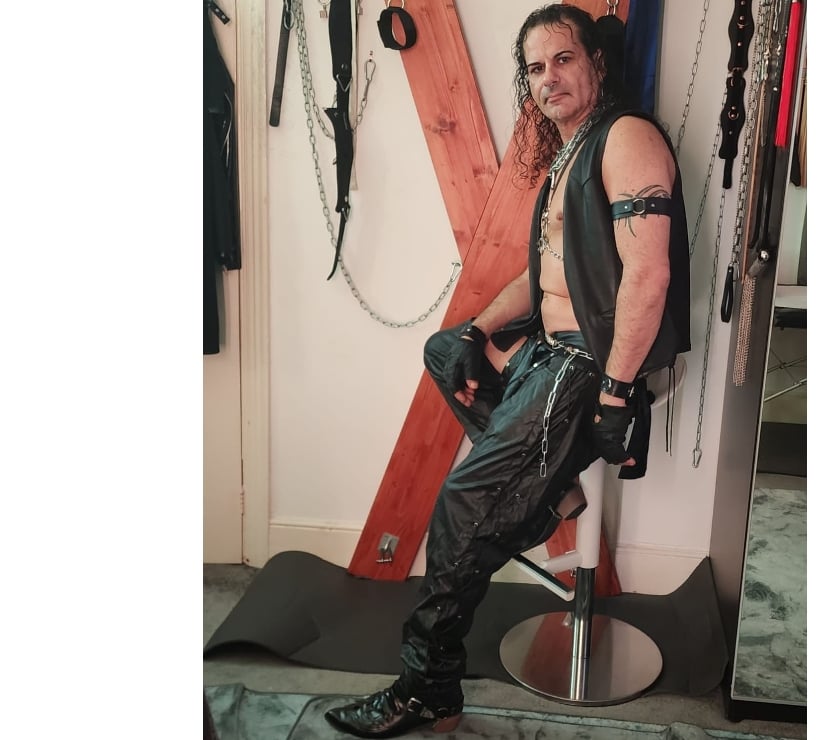 Escort Walthamstow East London - Photos for Zeus italian top master and masseur 4u