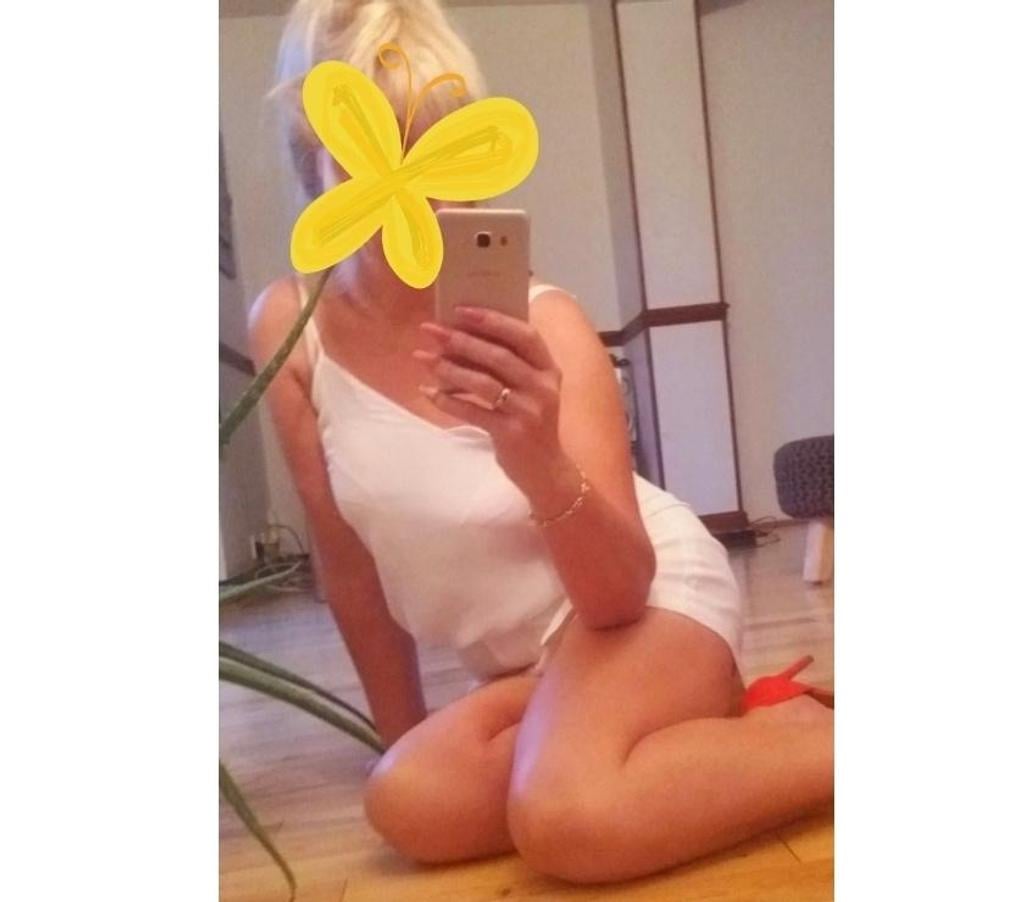 Escorts West Midlands Wolverhampton - Photos for *** Elegant Blonde MILF *** Wolverhampton WV1