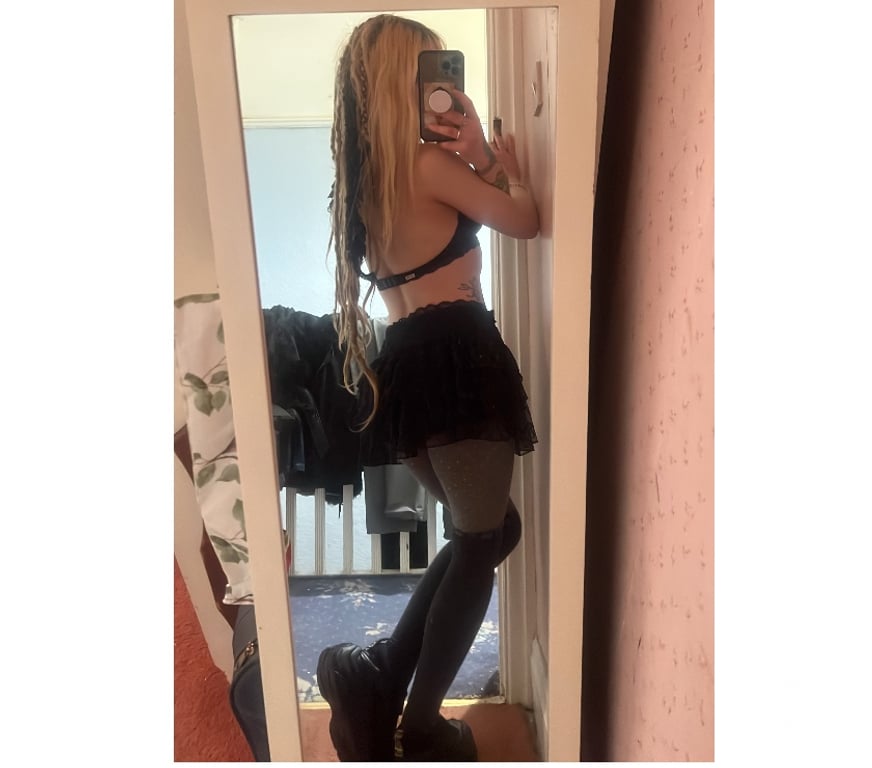 Adult Entertainment Lancashire Fylde - Photos for PETITE BRITISH PARTY GIRL