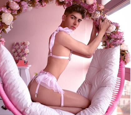 Gay Escorts Marble Arch Central London - Photos for Lucca Twink 19 YEARS FEMBOY
