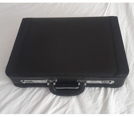 Office Furniture & Pro equipment Wokingham Ruscombe - Wokingham - Photos for Bonded leather briefcase
