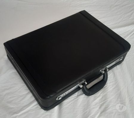 Office Furniture & Pro equipment Wokingham Ruscombe - Wokingham - Photos for Bonded leather briefcase