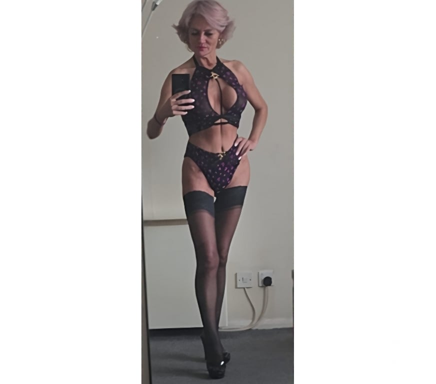 Escorts Essex Colchester - Photos for Anna with love x with love for you x best girl x BACK