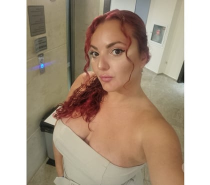 Photos for WELSH GIRL😘 super hot 🔥 PARTY GIRL